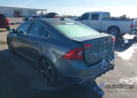 2016 Volvo S60 T6 Drive-E R-Design Platinum из США, поврежденный, VIN YV149MTS0G2406140